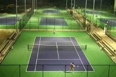 Beleuchtungsstandards für Tennisplätze an High Schools