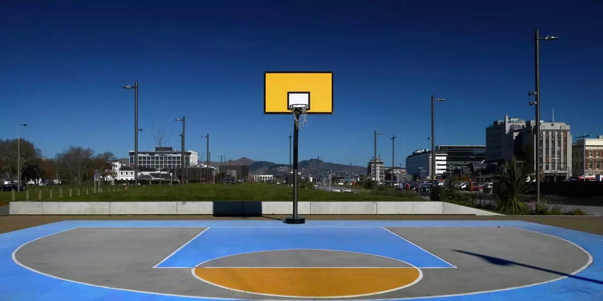Освещение баскетбольной площадки на открытом воздухе: ответы на все вопросы